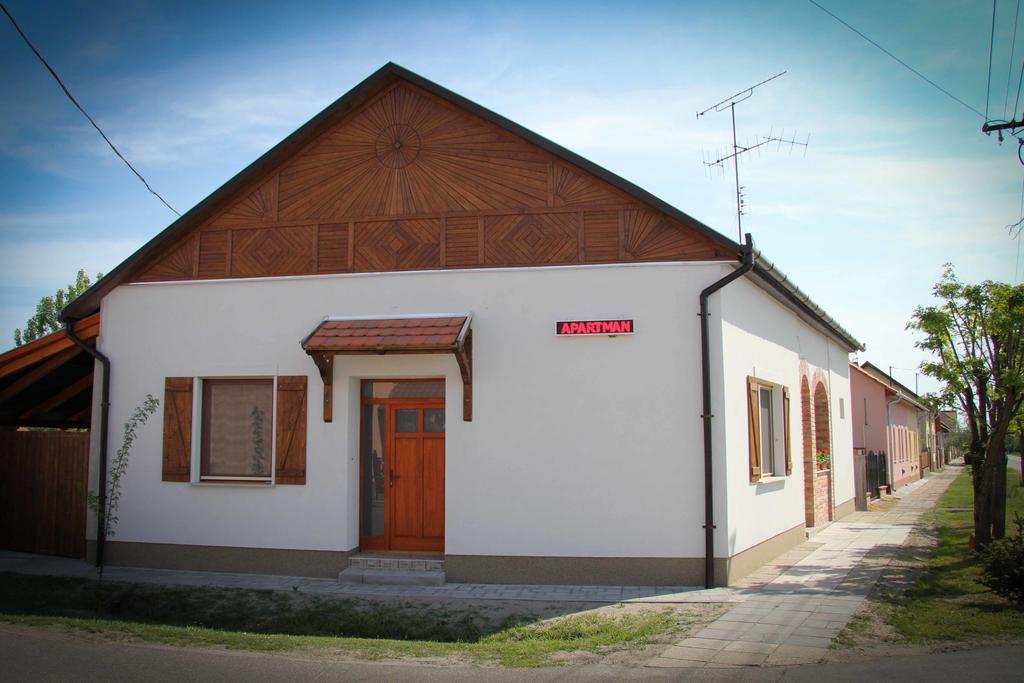 Oazis Apartmanok Mórahalom エクステリア 写真
